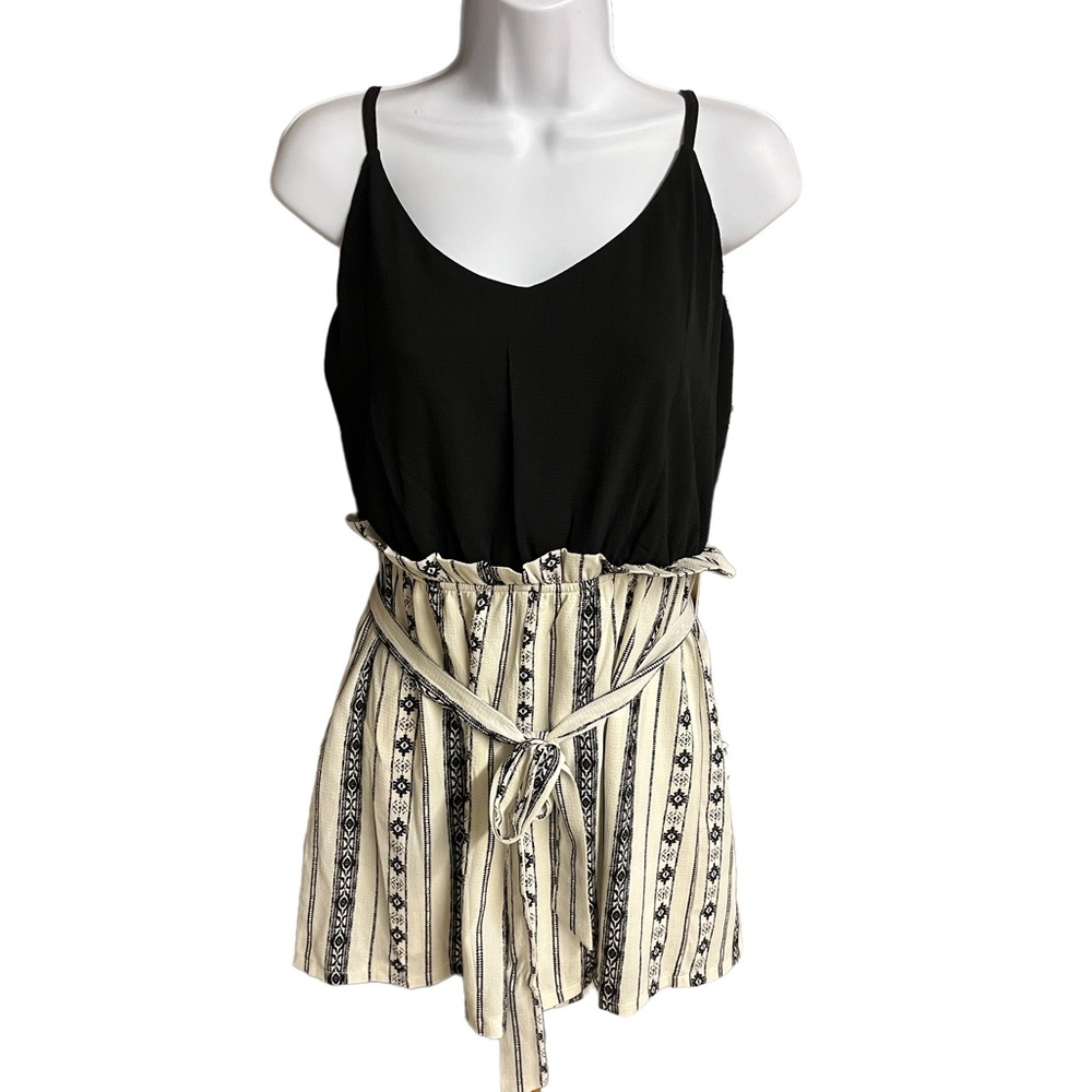 Lily Rose brand romper. NWT. Size M.